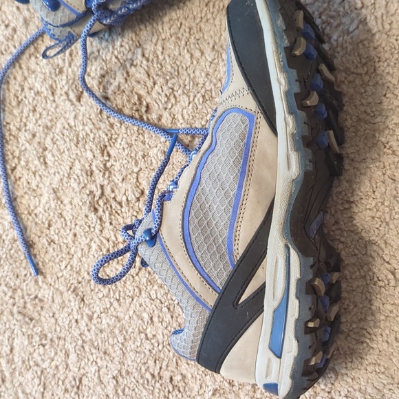 LL Bean Women's Hiking shoes size 8.5, beige and periwinkle - Picture 3 of 4